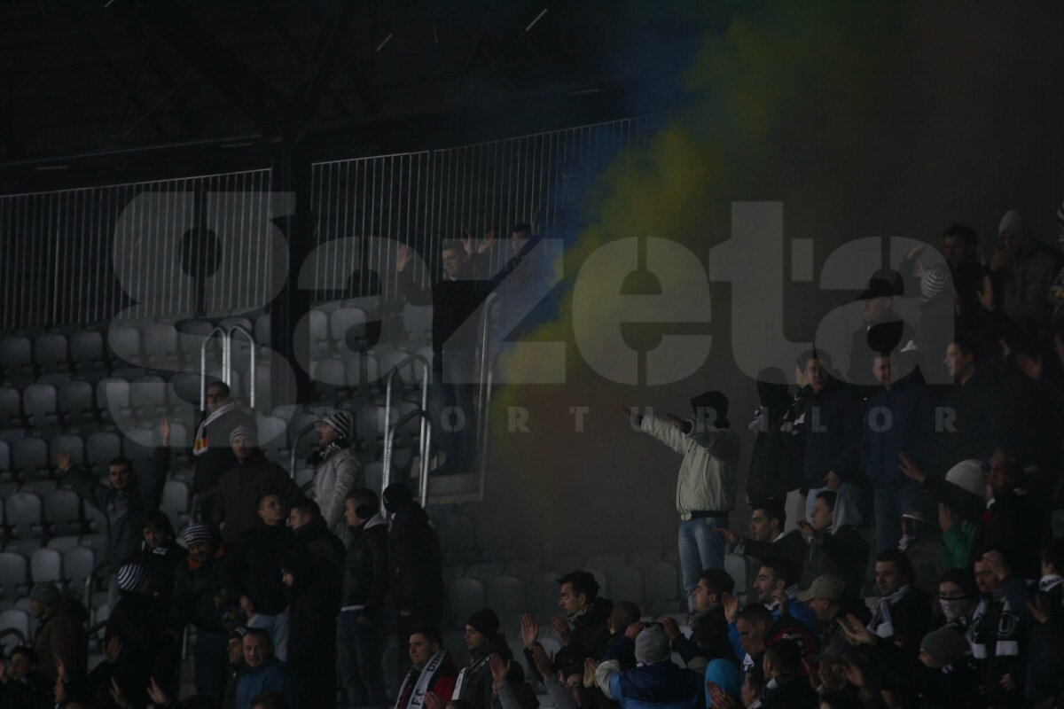 GALERIE FOTO » 200 de fani au venit la antrenamentul lui U să-i încurajeze pe jucătorii lui Badea înainte de "Derby de Cluj"