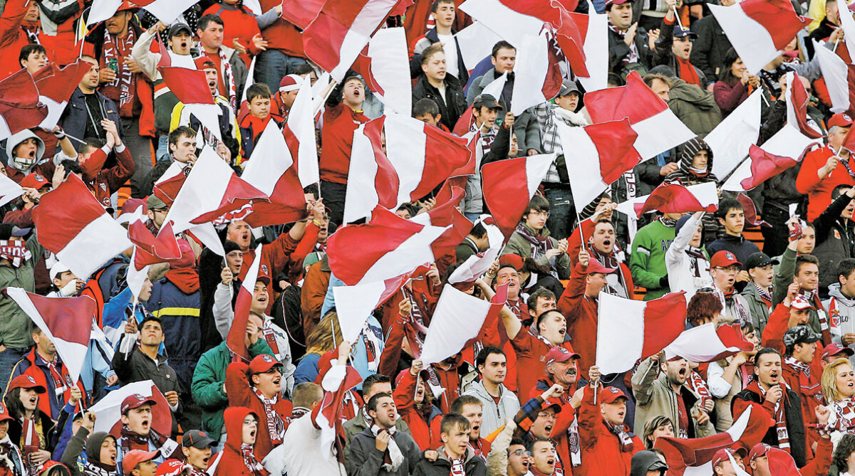 Cele două galerii ale Clujului pregătesc şi azi coregrafii speciale pentru derby » Rivalitate savuroasă