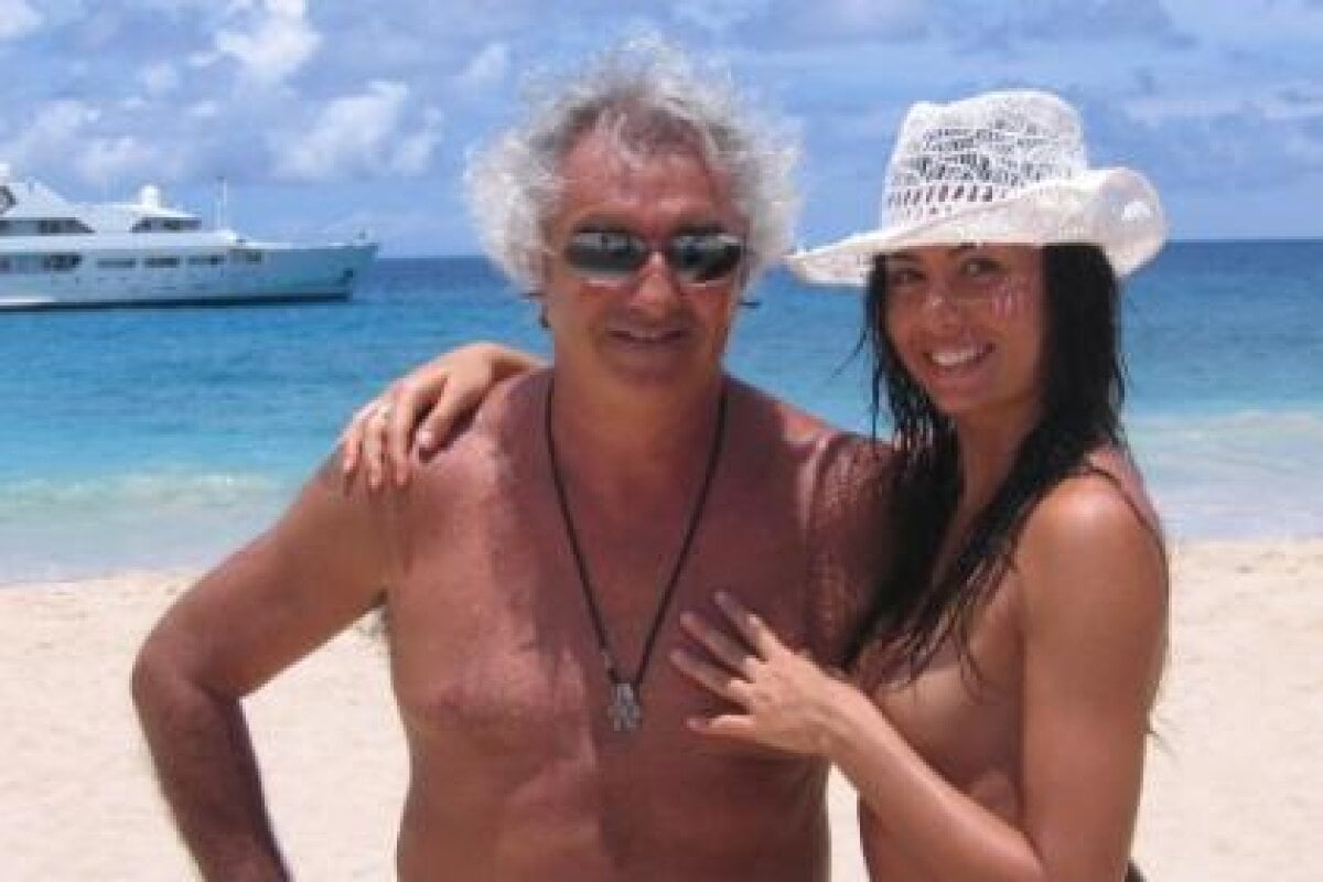 FOTO » Soţia lui Flavio Briatore, topless în Kenya