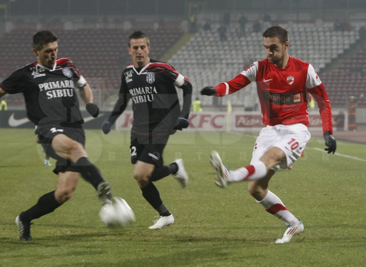 FOTO Dănciulescu şi Bălgrădean aduc victoria lui Dinamo, 1-0 cu Voinţa