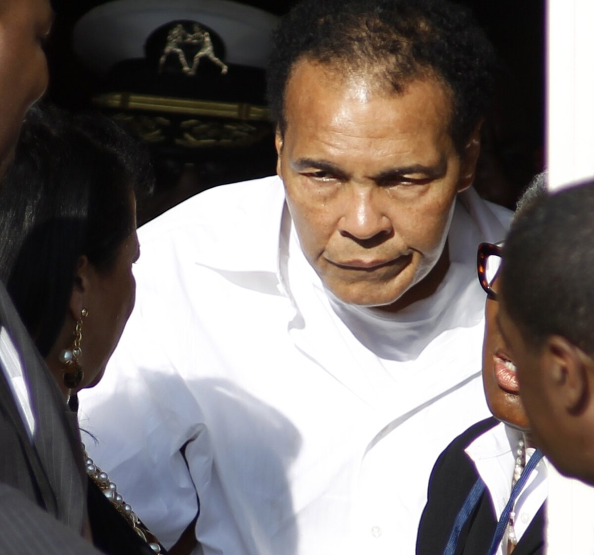 FOTO&VIDEO A fost odată guralivul Ali » Marele Cassius Clay se topeşte pe zi ce trece. Boala Parkinson îl ucide!