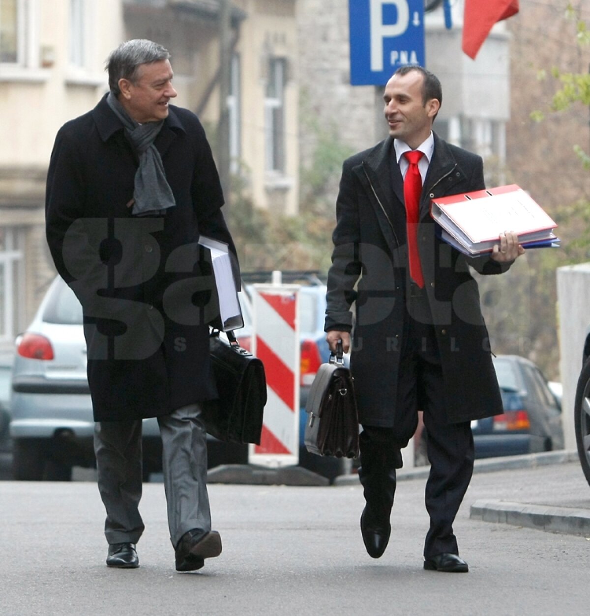 Dacă e luni, fotbalul merge la DNA » Victor Piţurcă şi Mircea Sandu au stat fiecare cîte o jumătate de oră cu procurorii Anticorupţie