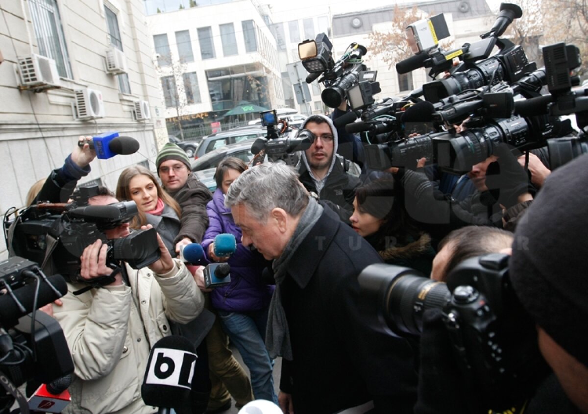 Dacă e luni, fotbalul merge la DNA » Victor Piţurcă şi Mircea Sandu au stat fiecare cîte o jumătate de oră cu procurorii Anticorupţie