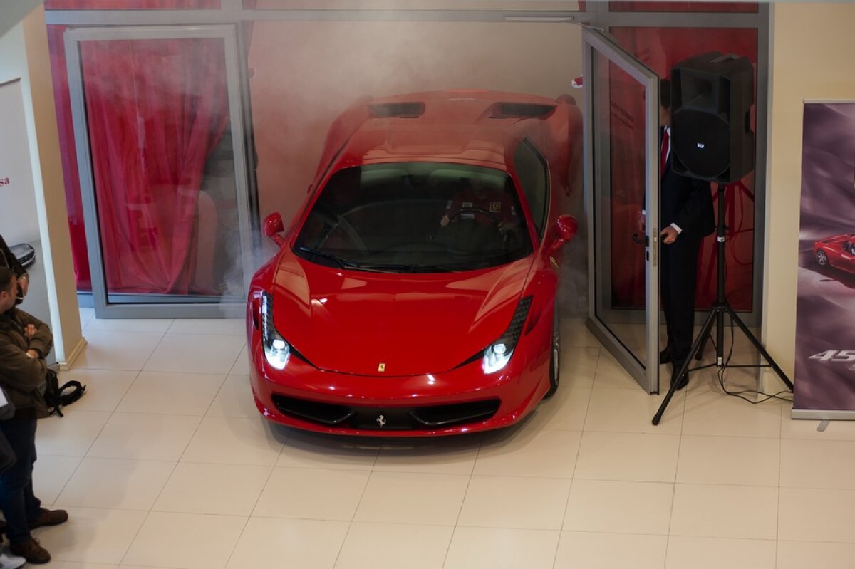 Care criză? » Toate cele 12 maşini Ferrari 458 Spider alocate României au fost deja vîndute!