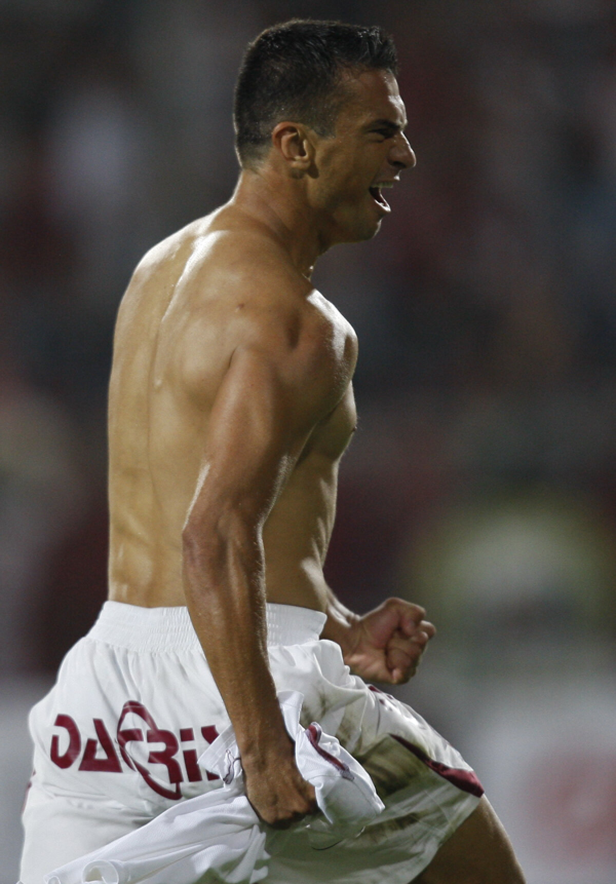 La 34 de ani, Pancone traversează un moment de graţie » În vară, Răzvan a vrut să-i facă vînt!