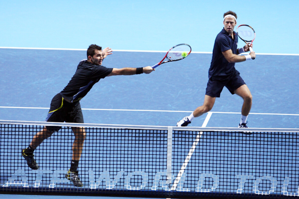 Tecău şi Lindstedt, învinşi în două seturi, 6-1, 6-2, de fraţii Bryan!