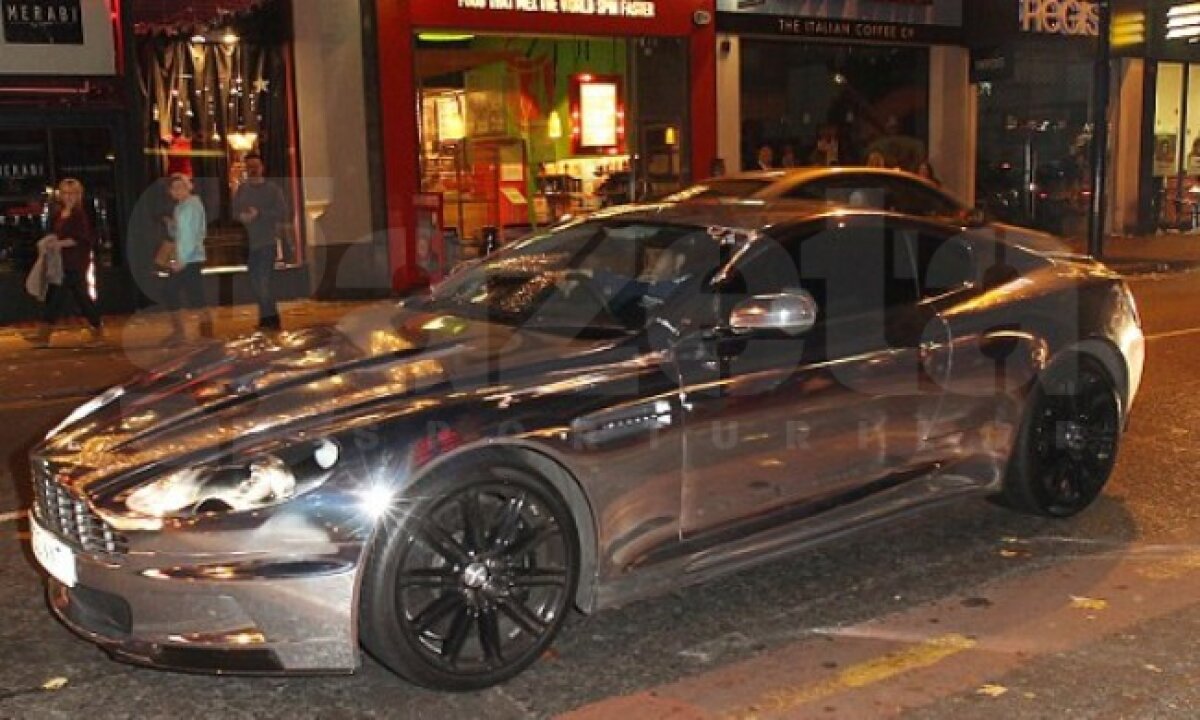 FOTO Fiţe de Premier Legue: Pennant şi-a transformat bolidul de 150.000 de euro într-o oglindă uriaşă