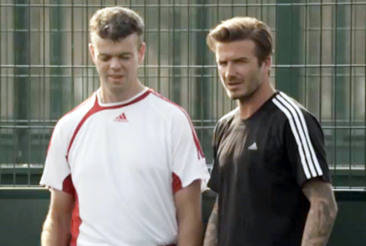 Galerie Foto şi Video! » Beckham s-a antrenat legat la ochi alături de naţionala paralimpică