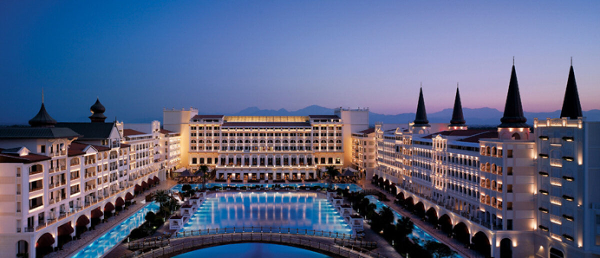 Steaua e invitată gratis pentru cantonamentul de iarnă la cel mai luxos hotel din Europa!