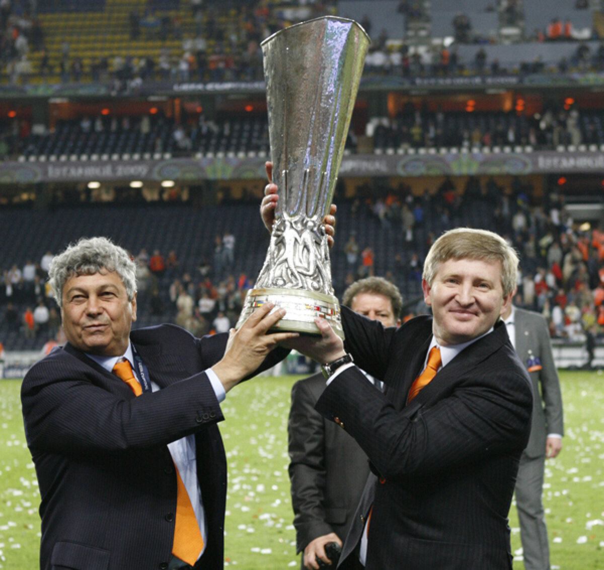 Mircea Lucescu explică motivele pentru care a eşuat cu Şahtior în Europa: ”Am o echipă de copii, ce pot să fac?”