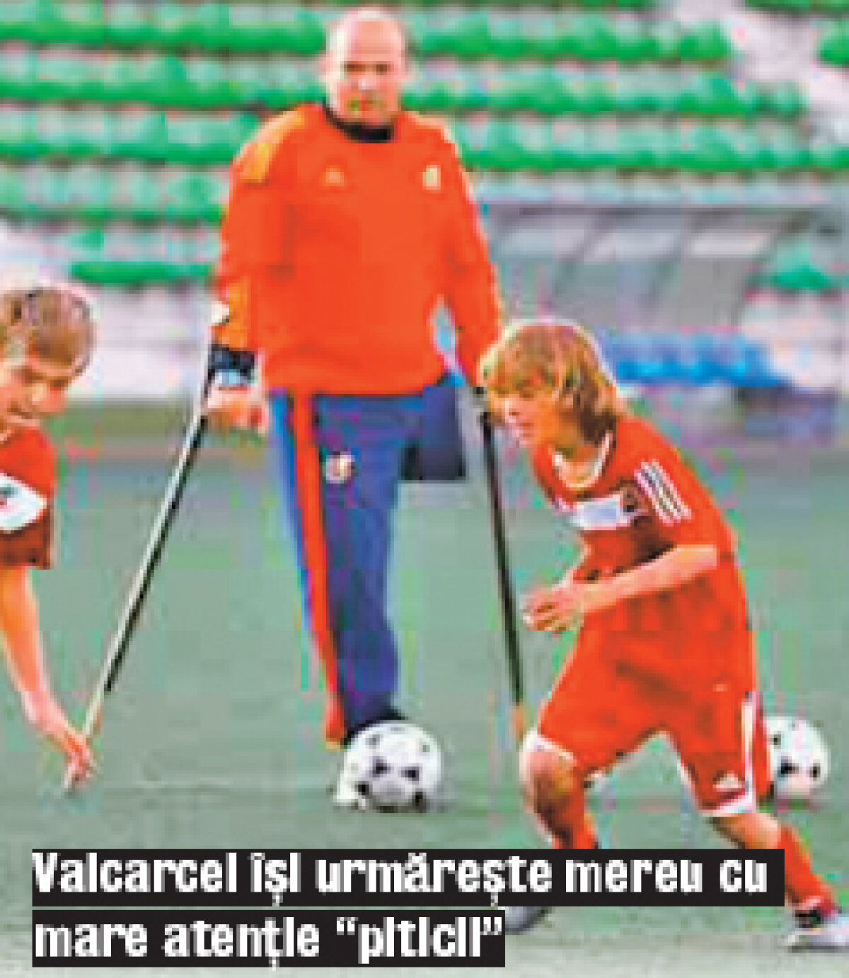 GALERIE FOTO Directorul Şcolii de Fotbal a Federaţiei spaniole este infirm » Lecţii într-un picior