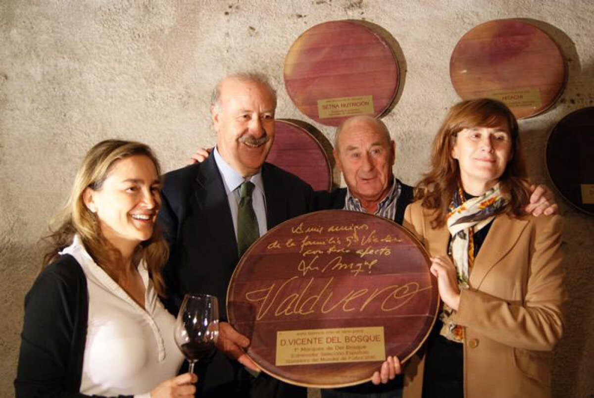 GALERIE FOTO Directorul Şcolii de Fotbal a Federaţiei spaniole este infirm » Lecţii într-un picior