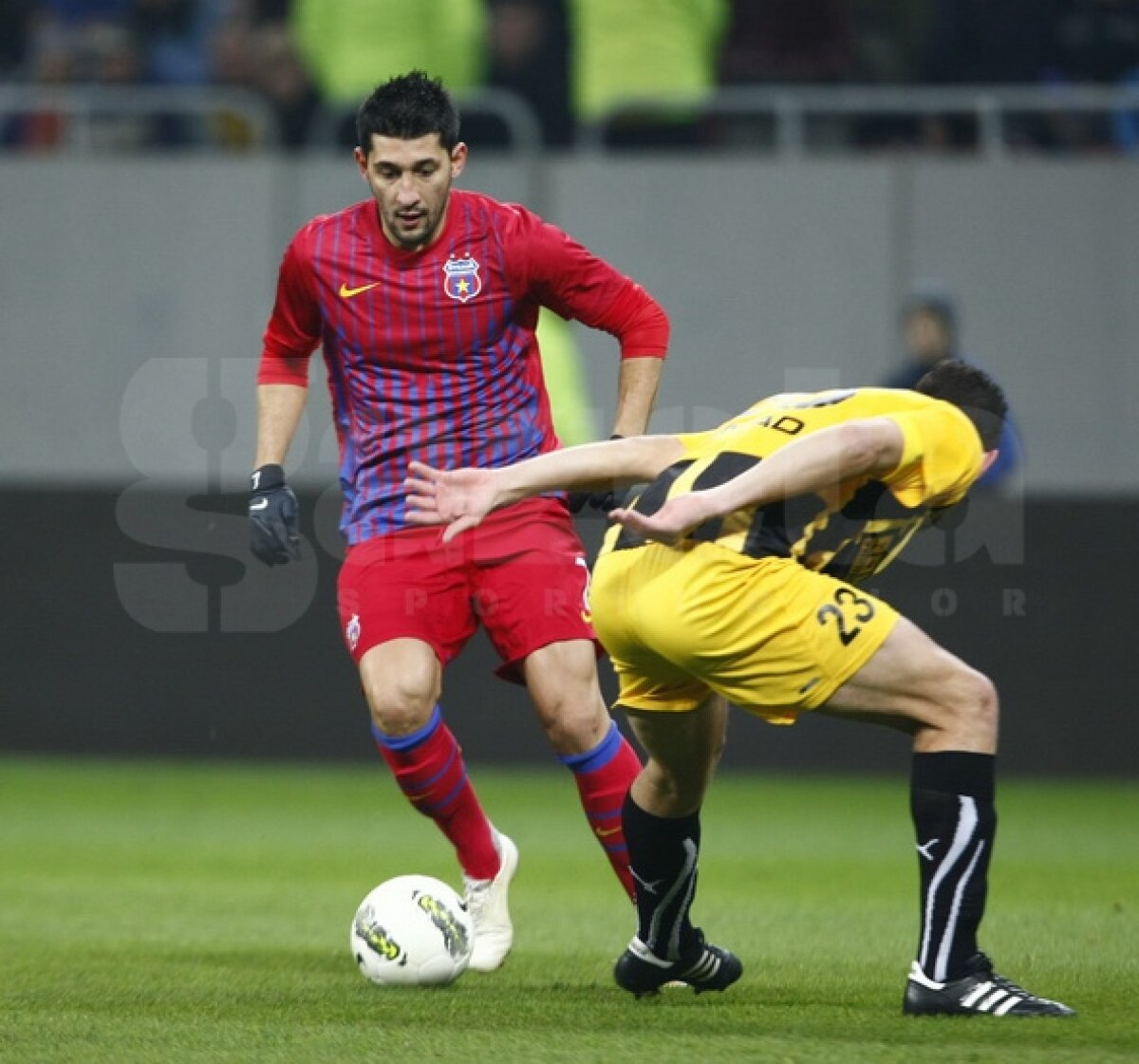 Rusescu a adus victoria dintr-un penalty-cadou » Steaua - FC Braşov 1-0