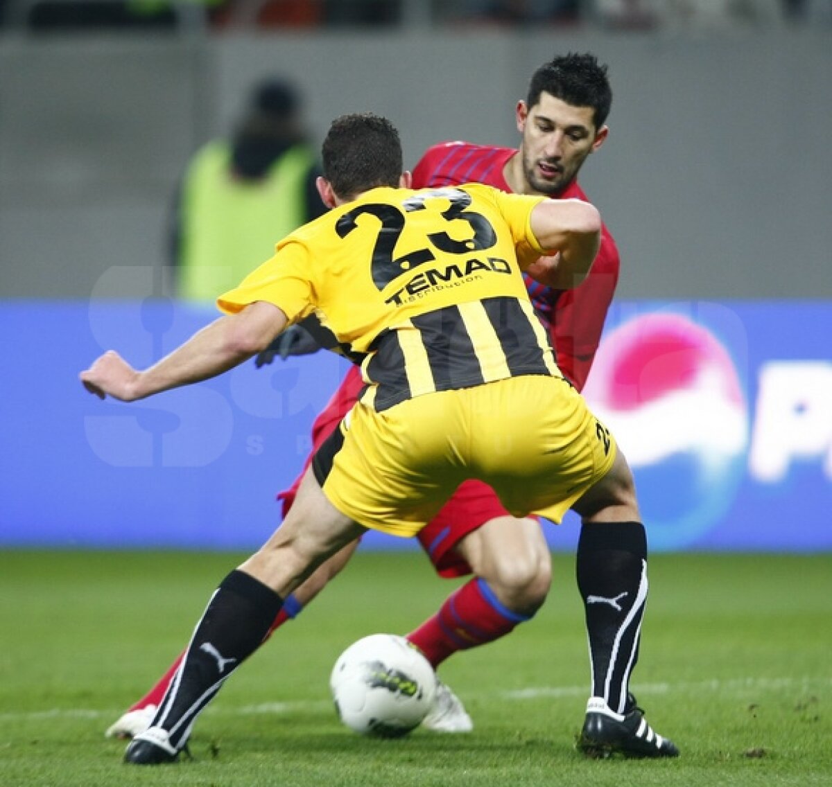 Rusescu a adus victoria dintr-un penalty-cadou » Steaua - FC Braşov 1-0