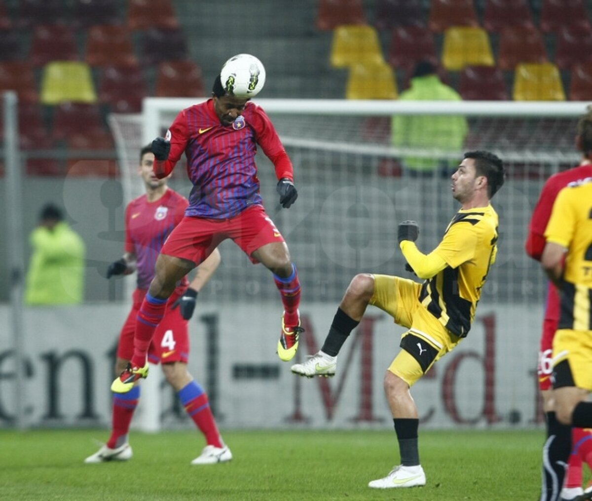 Rusescu a adus victoria dintr-un penalty-cadou » Steaua - FC Braşov 1-0