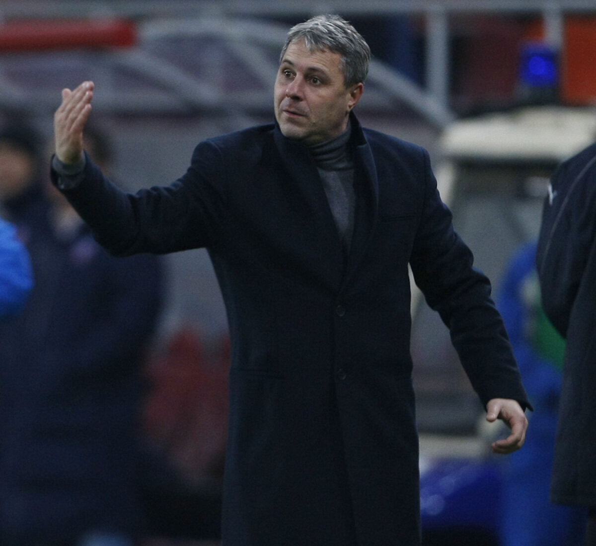 Ce nu s-a văzut la TV » Şumudică a făcut semne obscene spre fanii Stelei