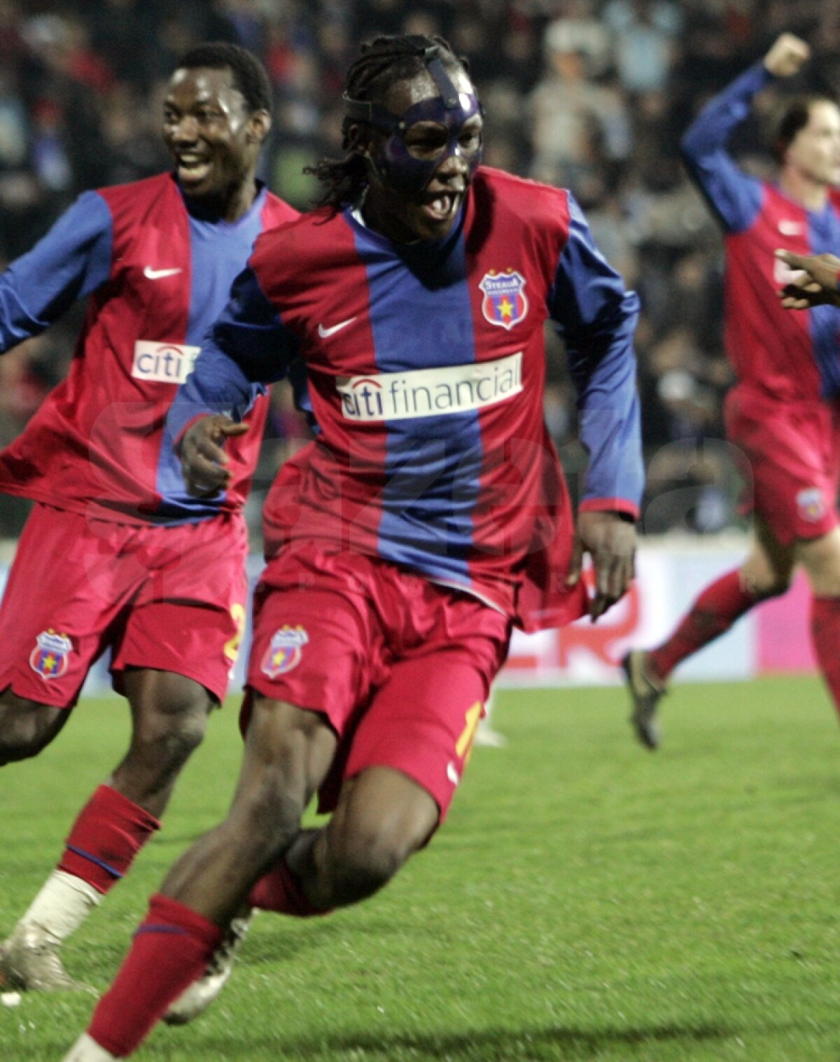 FOTO » Războinicul Stefan » Nikolici este al 7-lea "mascat" al Stelei