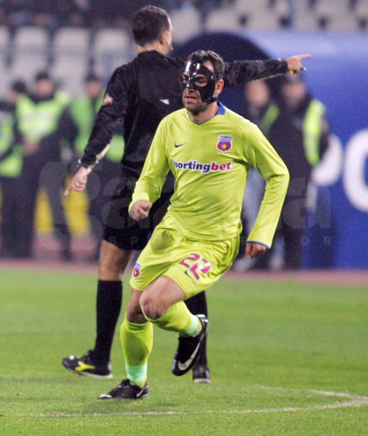 FOTO » Războinicul Stefan » Nikolici este al 7-lea "mascat" al Stelei