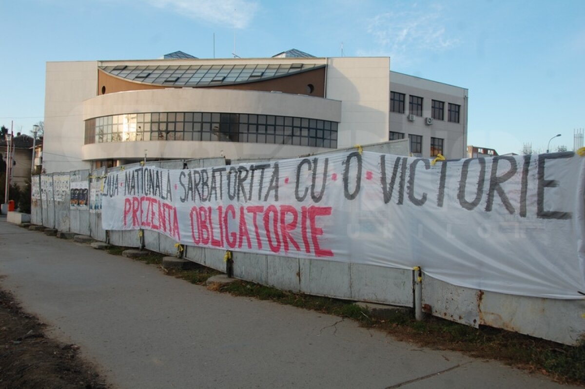 FOTO "Ce faci de 1 decembrie? Toţi la Piatra Neamţ!" » Cum se promovează în Moldova marele meci cu Lazio ;)