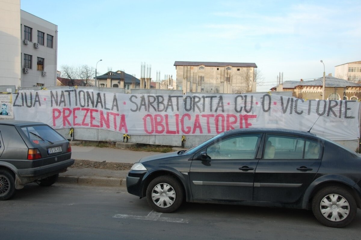 FOTO "Ce faci de 1 decembrie? Toţi la Piatra Neamţ!" » Cum se promovează în Moldova marele meci cu Lazio ;)