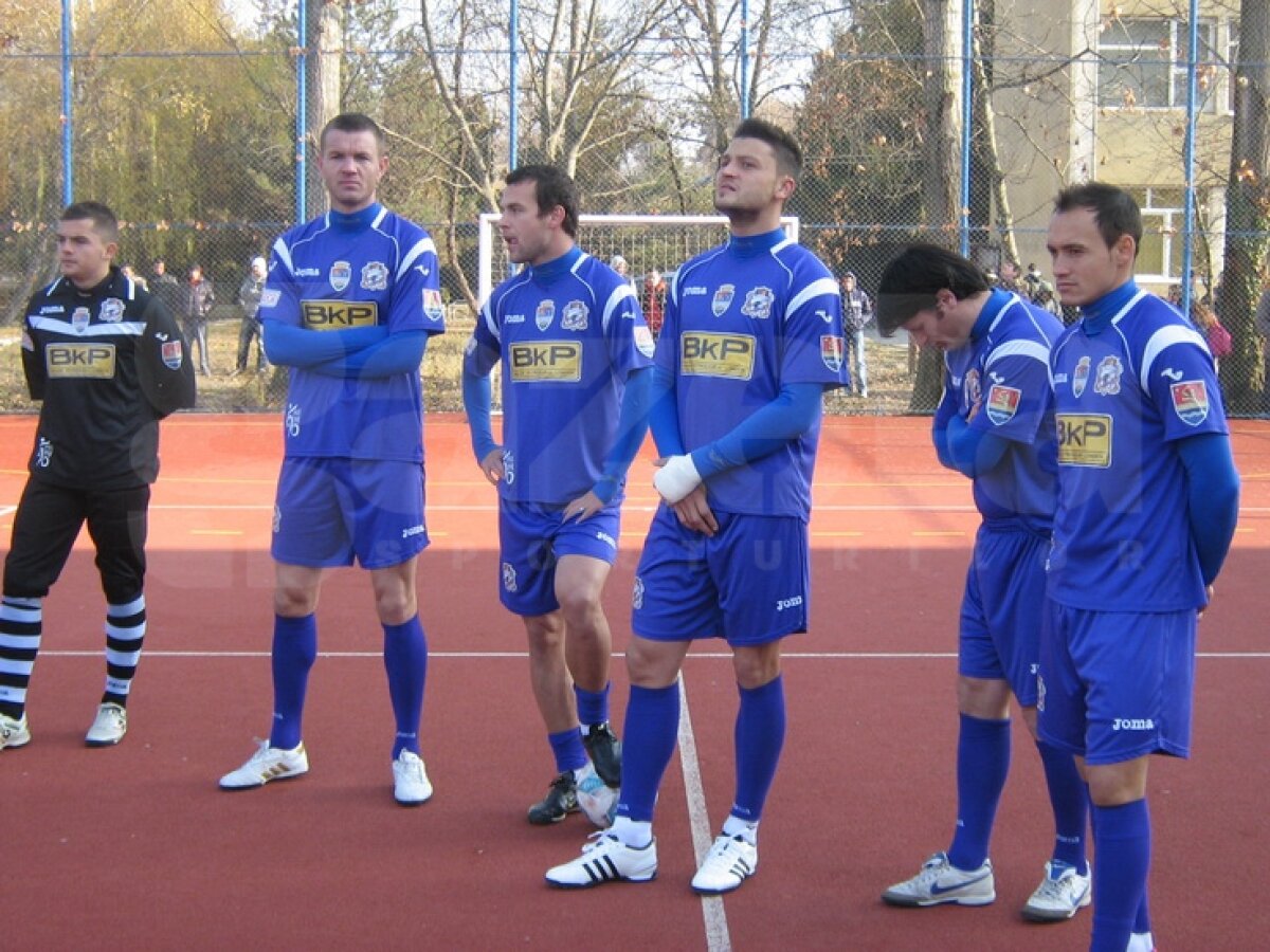 FOTO Acţiune fără precedent » Poli vrea prezenţe la cursuri în şcoală ;)