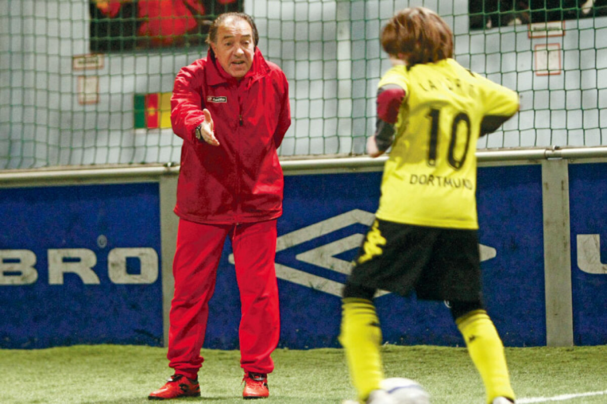 GSP l-a vizitat pe Marcel Răducanu la şcoala de fotbal din Dortmund » Marcel Zoro Samantha Iosefini, idolul copiilor