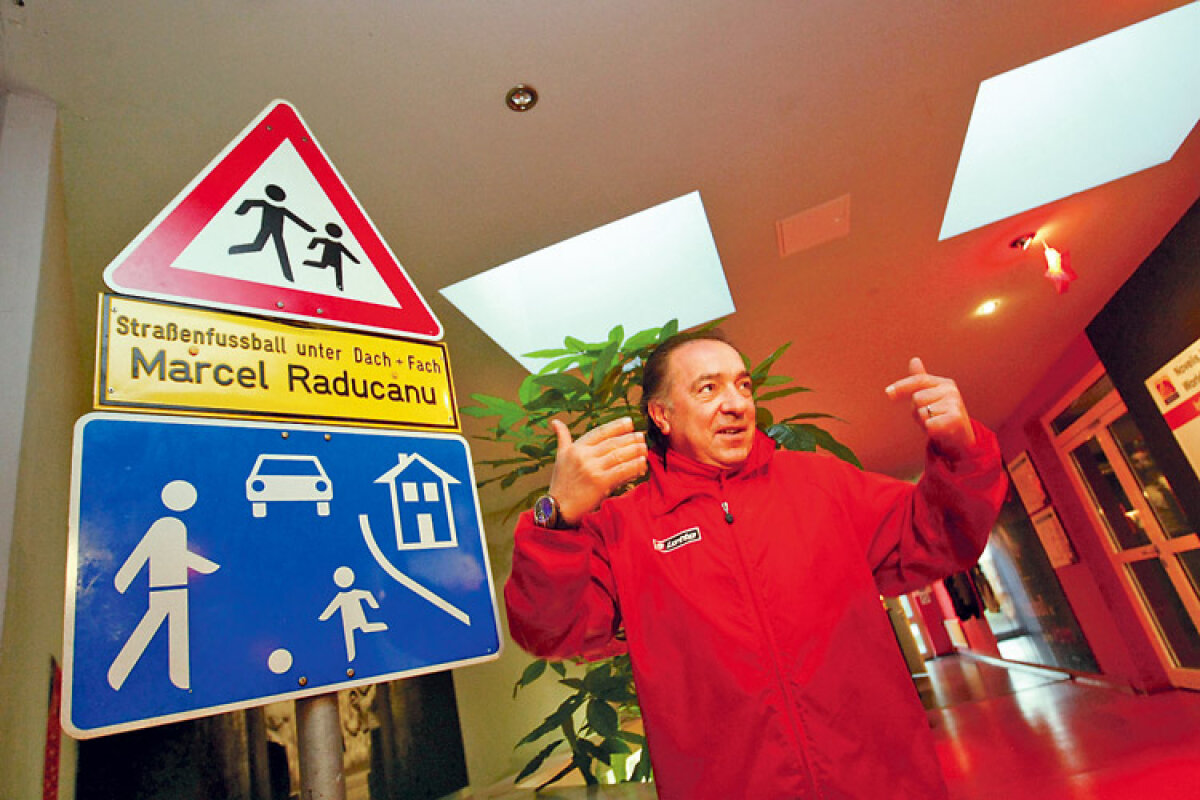 GSP l-a vizitat pe Marcel Răducanu la şcoala de fotbal din Dortmund » Marcel Zoro Samantha Iosefini, idolul copiilor