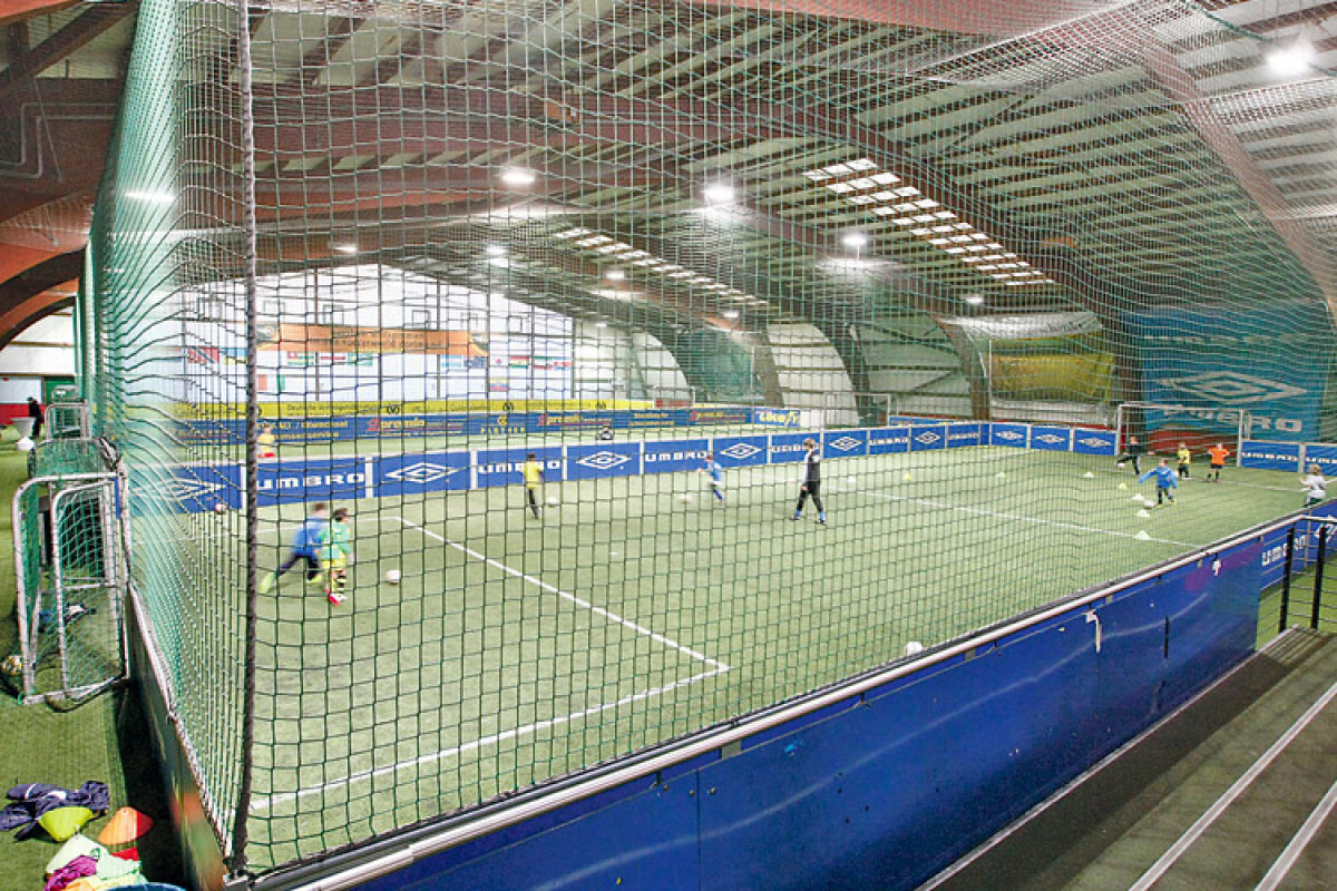 GSP l-a vizitat pe Marcel Răducanu la şcoala de fotbal din Dortmund » Marcel Zoro Samantha Iosefini, idolul copiilor