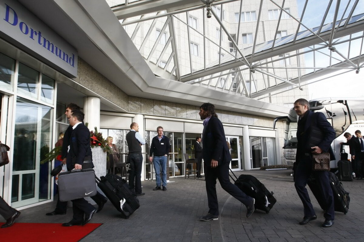 FOTO Steaua continuă lupta în Europa League » Roş-albaştrii au ajuns în Germania pentru meciul cu Schalke