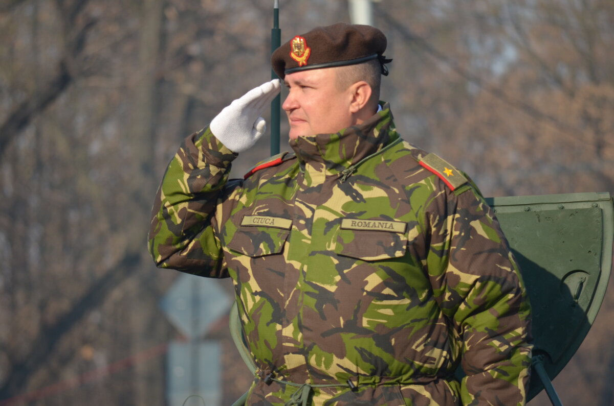 FOTO Peste 25.000 de oameni au fost prezenţi la paradă! Vezi imagini