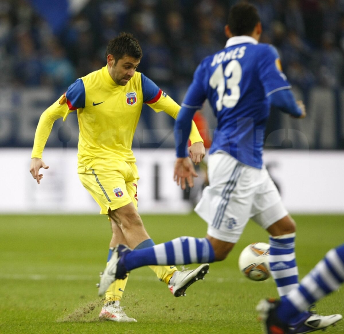 VIDEO Mai respirăm, dar greu » Calificarea Stelei se joacă peste două săptămîni » Citeşte aici cronica de la Schalke - Steaua 2-1, scrisă de Marius Mărgărit »