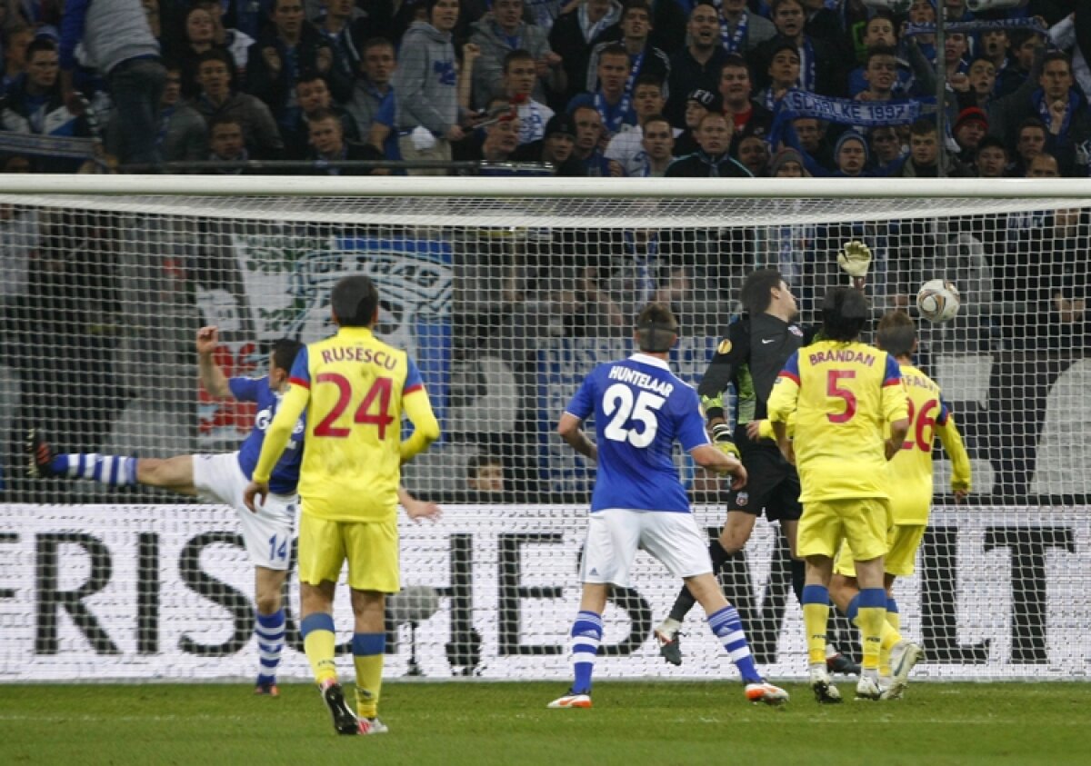 VIDEO Mai respirăm, dar greu » Calificarea Stelei se joacă peste două săptămîni » Citeşte aici cronica de la Schalke - Steaua 2-1, scrisă de Marius Mărgărit »