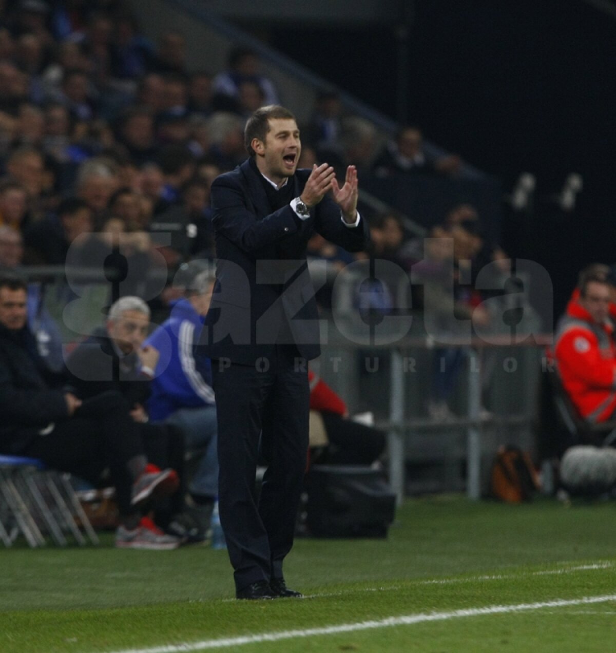 VIDEO Mai respirăm, dar greu » Calificarea Stelei se joacă peste două săptămîni » Citeşte aici cronica de la Schalke - Steaua 2-1, scrisă de Marius Mărgărit »