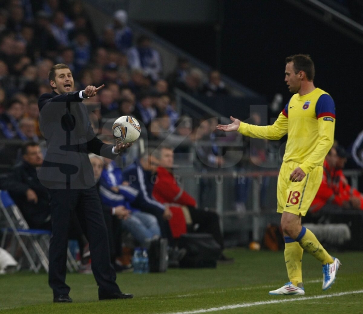 VIDEO Mai respirăm, dar greu » Calificarea Stelei se joacă peste două săptămîni » Citeşte aici cronica de la Schalke - Steaua 2-1, scrisă de Marius Mărgărit »