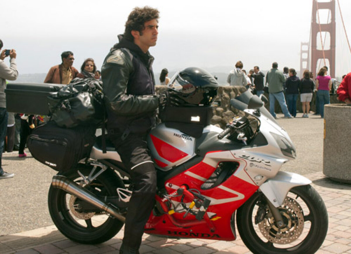 Cum s-a transformat accidentul unui motociclist pakistanez într-o surprinzătoare declaraţie de dragoste pentru România