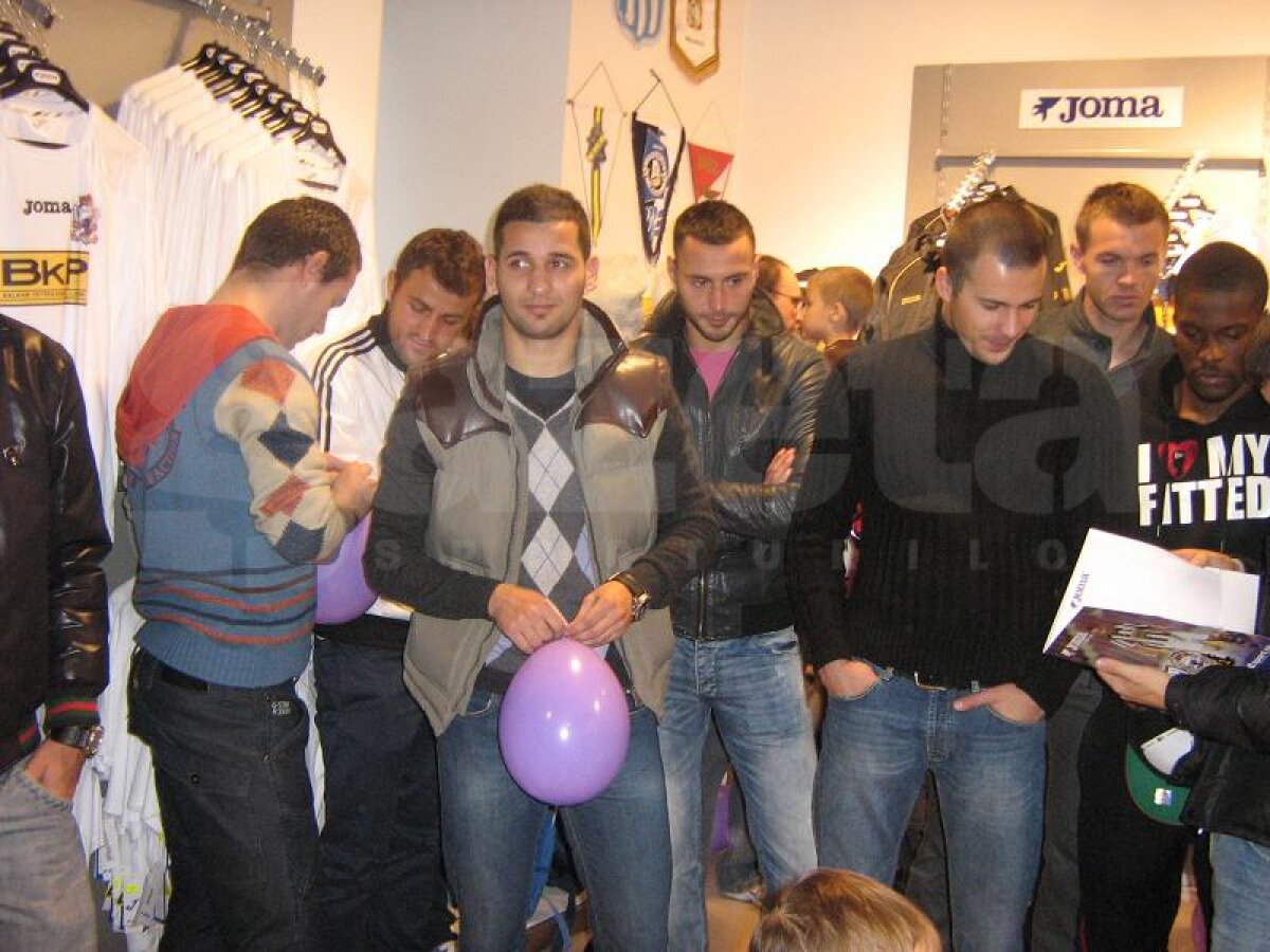 FOTO Timişoara sărbătoreşte » Bănăţenii au deschis un nou magazin de prezentare