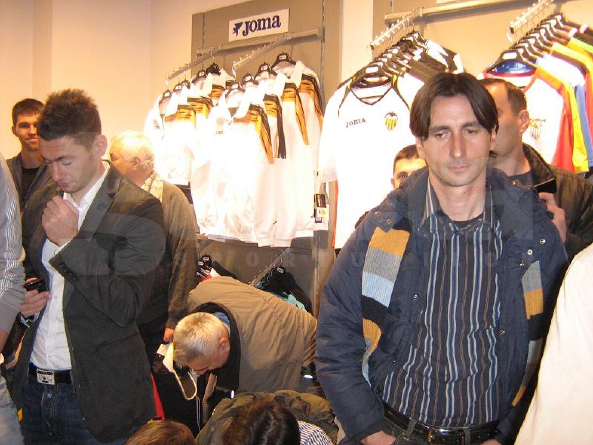 FOTO Timişoara sărbătoreşte » Bănăţenii au deschis un nou magazin de prezentare