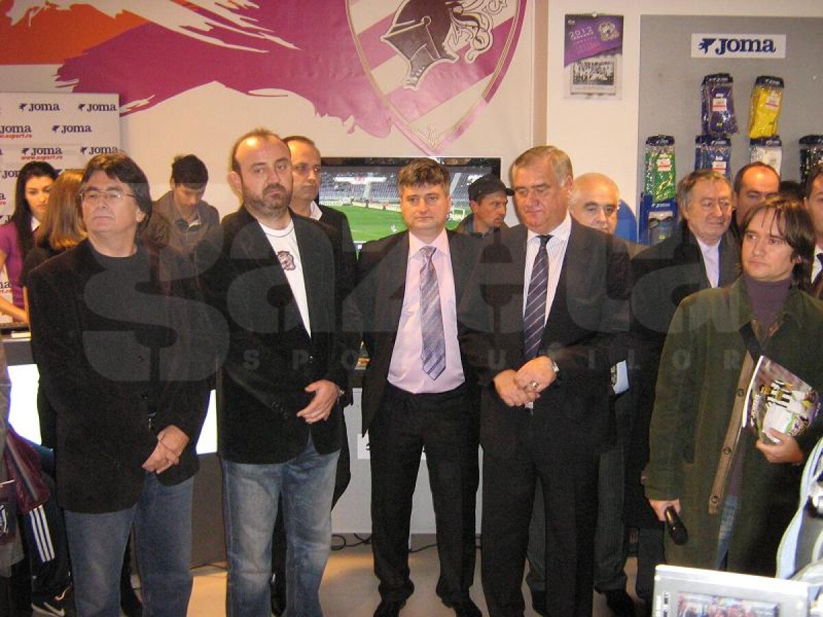 FOTO Timişoara sărbătoreşte » Bănăţenii au deschis un nou magazin de prezentare