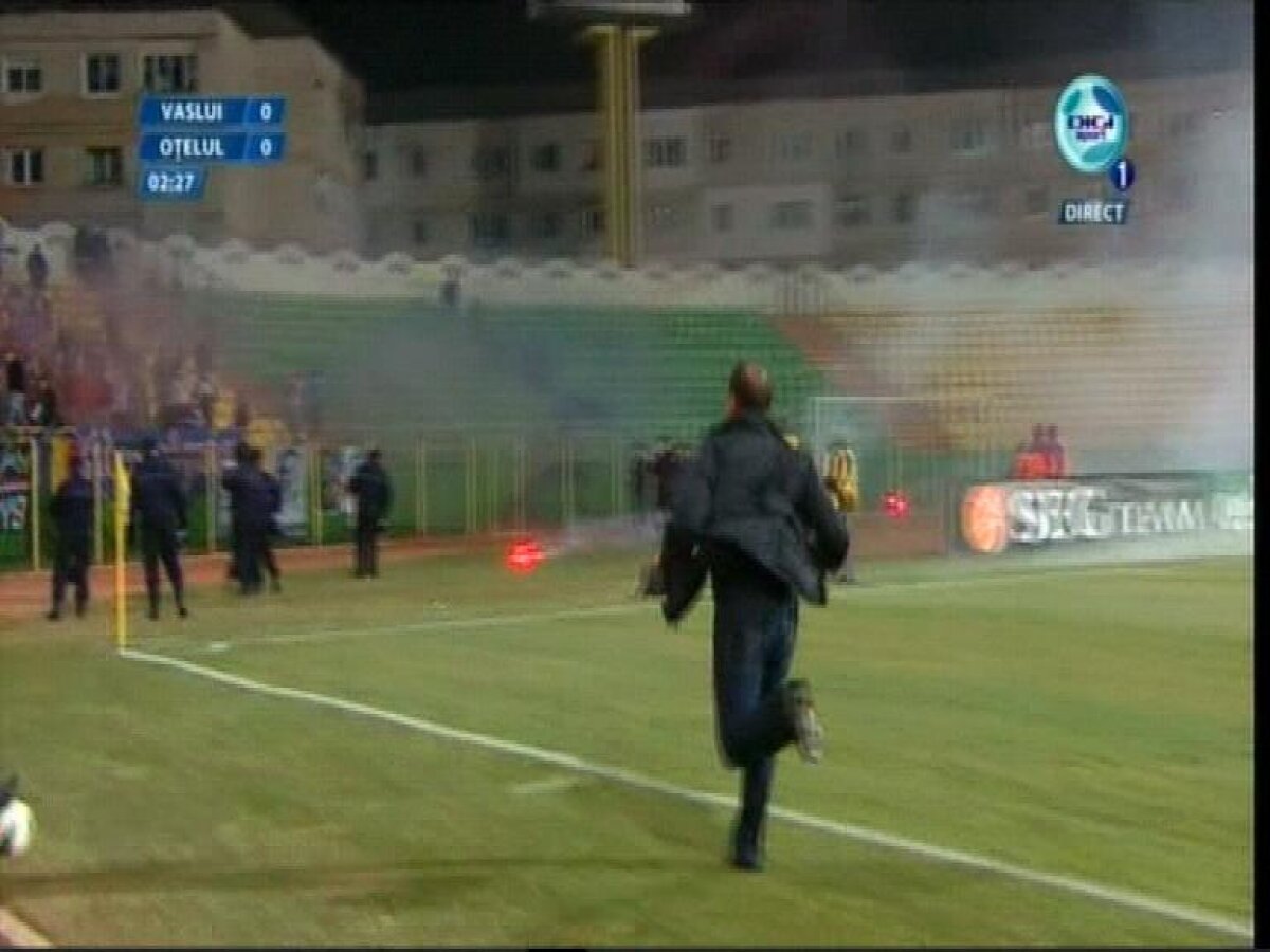 GALERIE FOTO 14 dintre fanii Oţelului vor fi interzişi pe stadion timp de 2 ani din cauza incidentelor de la Vaslui