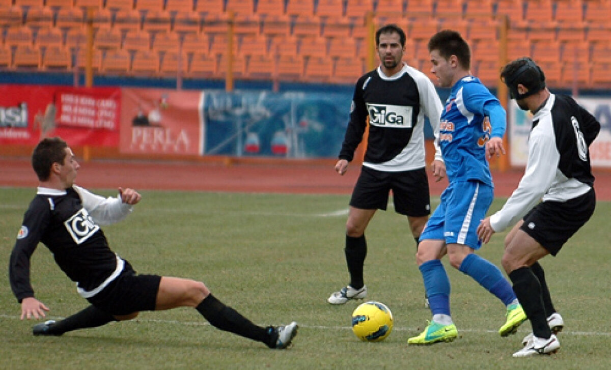 Fotbal îngheţat! Inspiraţia lui Bumba şi norocul lui Cebotaru au decis meciul dintre Ceahlăul şi FCM Tg. Mureş