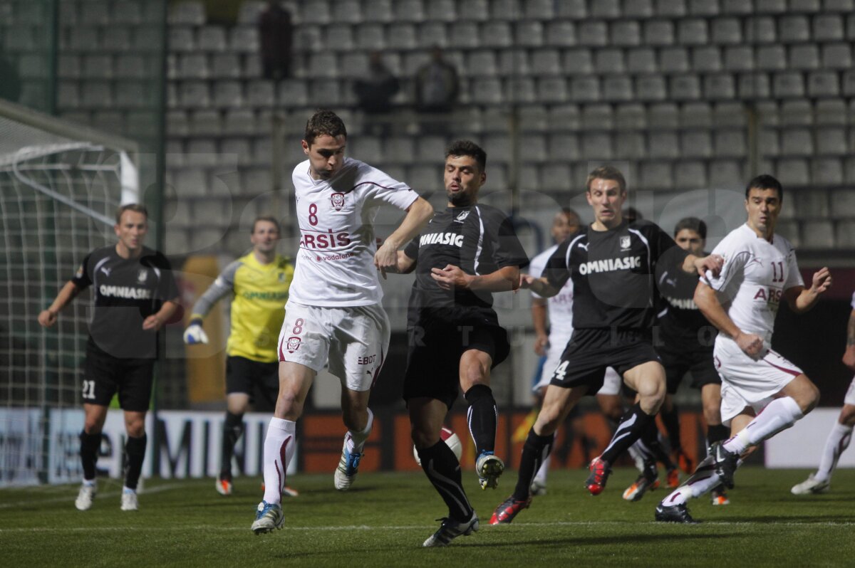 Rapid ajunge la două puncte de Dinamo după 2-0 cu Sportul