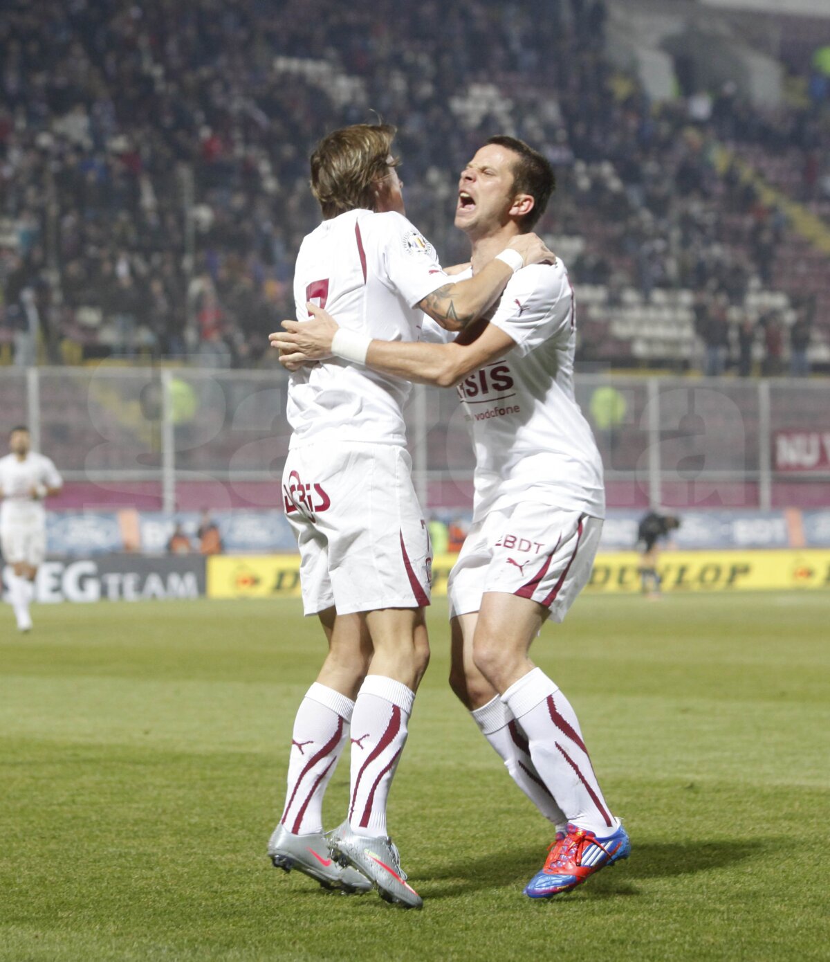 Rapid ajunge la două puncte de Dinamo după 2-0 cu Sportul