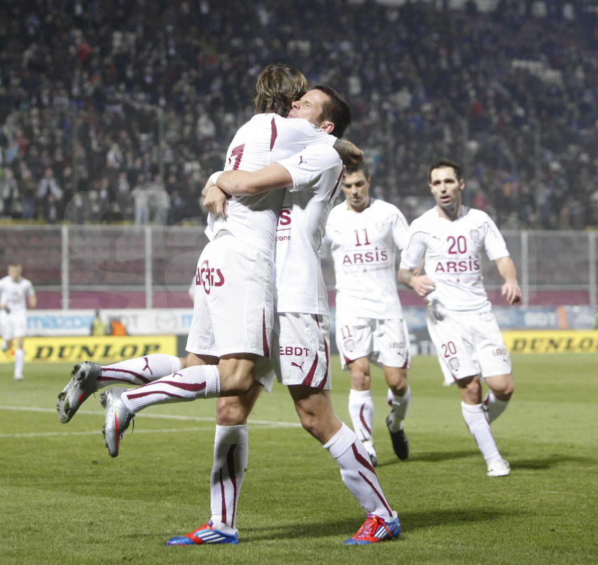 Rapid ajunge la două puncte de Dinamo după 2-0 cu Sportul