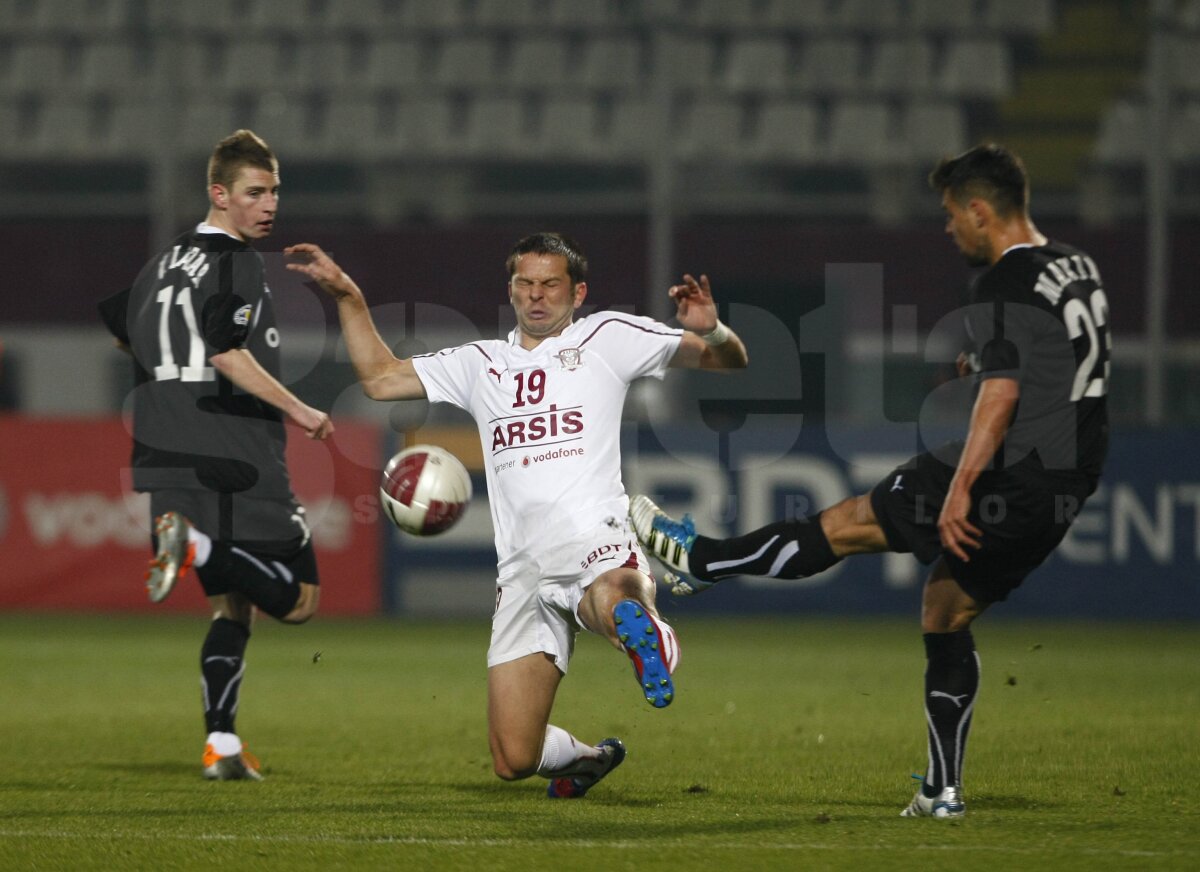 Rapid ajunge la două puncte de Dinamo după 2-0 cu Sportul