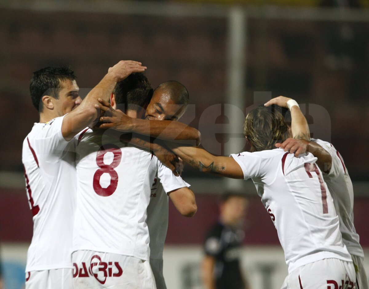 Rapid ajunge la două puncte de Dinamo după 2-0 cu Sportul