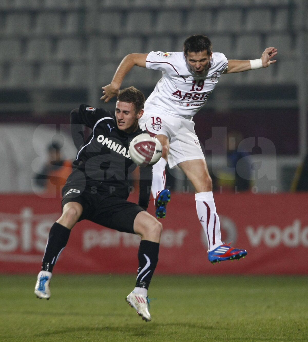 Rapid ajunge la două puncte de Dinamo după 2-0 cu Sportul