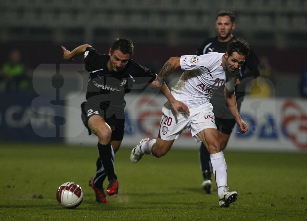 Rapid ajunge la două puncte de Dinamo după 2-0 cu Sportul