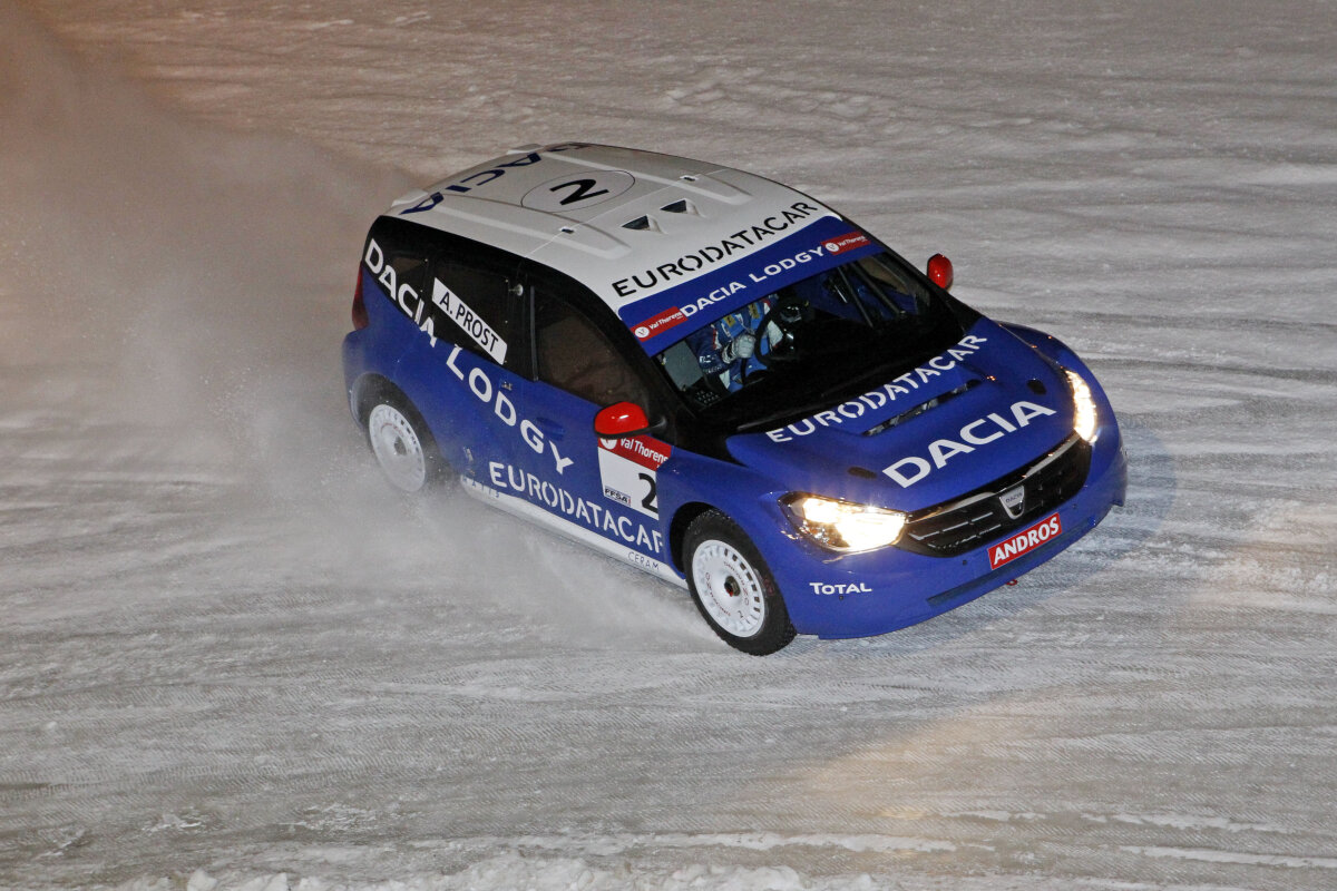 GALERIE FOTO Podium pentru Dacia Lodgy la cursa de Formula 1 pe gheaţă