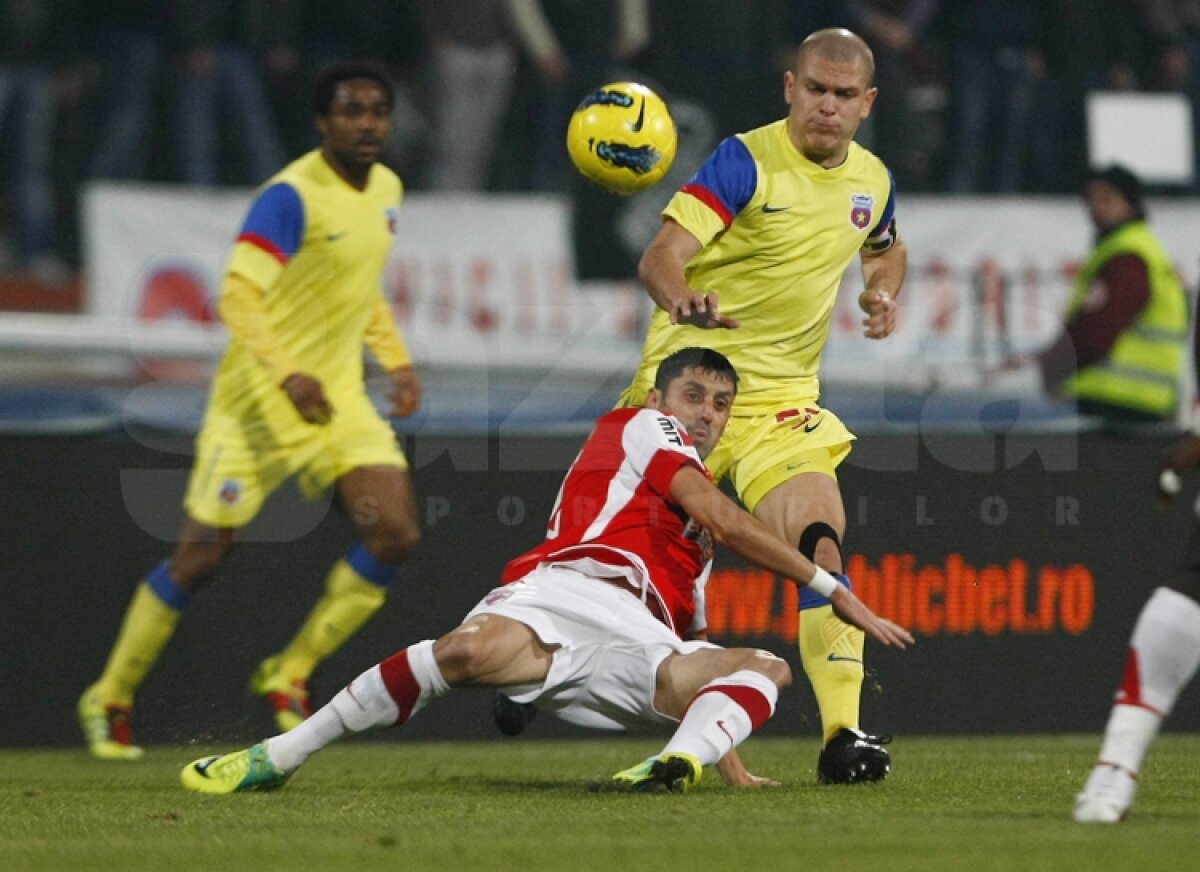 "Pufulete" l-a învins pe "Pufi" » Steaua a cîştigat Derby de România cu 3-1