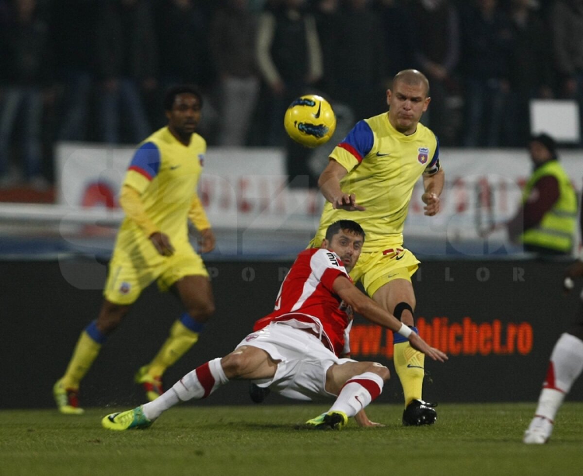 "Pufulete" l-a învins pe "Pufi" » Steaua a cîştigat Derby de România cu 3-1